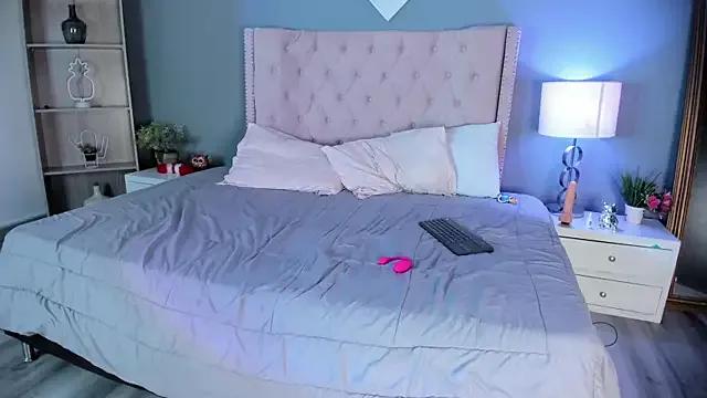 JamesKarol from StripChat is Freechat
