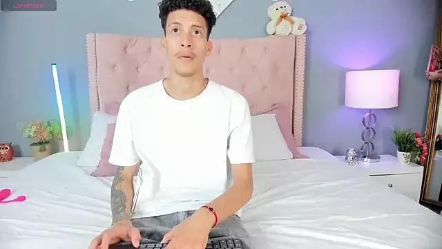 Joe_And_Emma from StripChat is Freechat