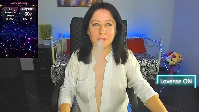 Julia_Dean from StripChat is Freechat