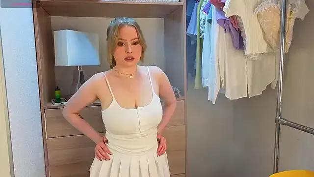 Julia_Lune from StripChat is Freechat