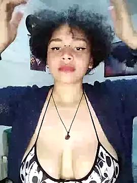 julieta_robert from StripChat is Freechat
