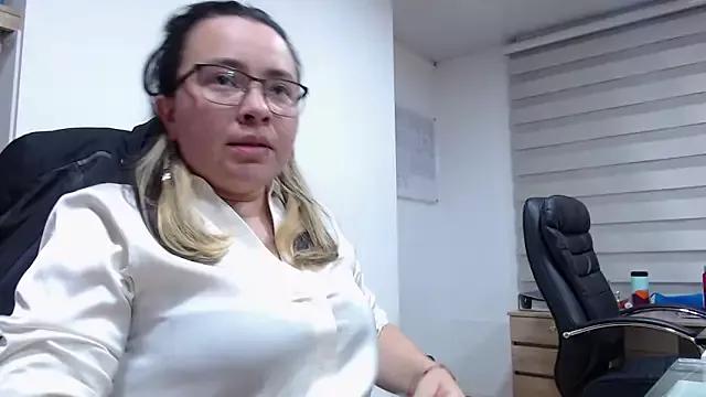 Kati_Snow from StripChat is Freechat
