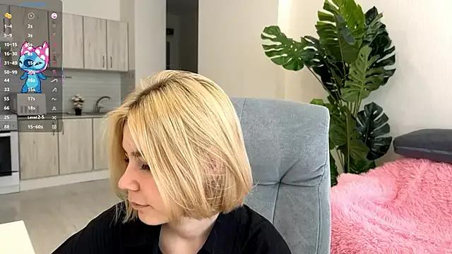 KatieLuxe from StripChat is Freechat