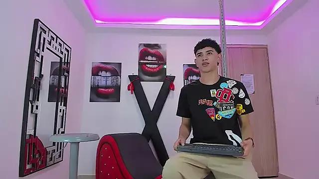 KING_OFF_BOYS from StripChat is Freechat