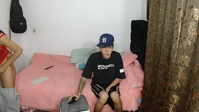 Kitty_and_jake from StripChat is Freechat