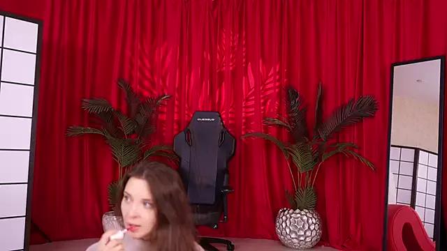 KittyCaitlin from StripChat is Freechat