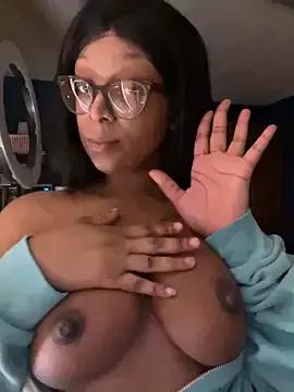 KLoveeee from StripChat is Freechat