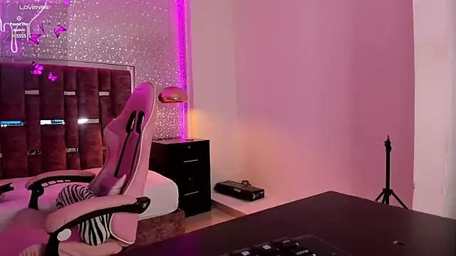 Check-out the world of girls and talk with our steaming hot slutz, bringing your desired characters to life with authentic apparel and cam streams.