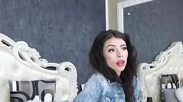 LaraDivine from StripChat is Freechat