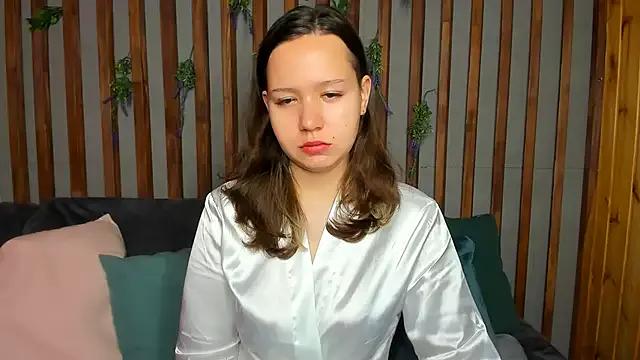Laura_Ellinss from StripChat is Freechat