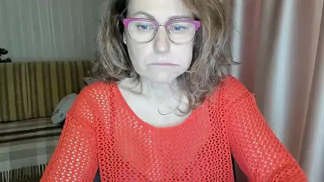lauraoven from StripChat is Freechat