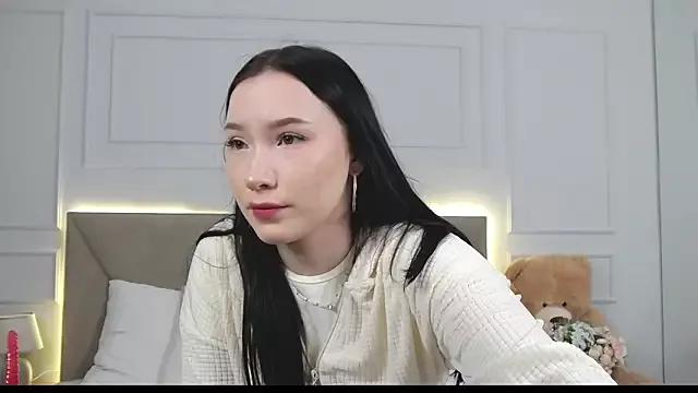 LeilaLow from StripChat is Freechat
