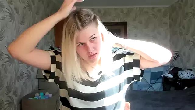lina_kisss from StripChat is Freechat