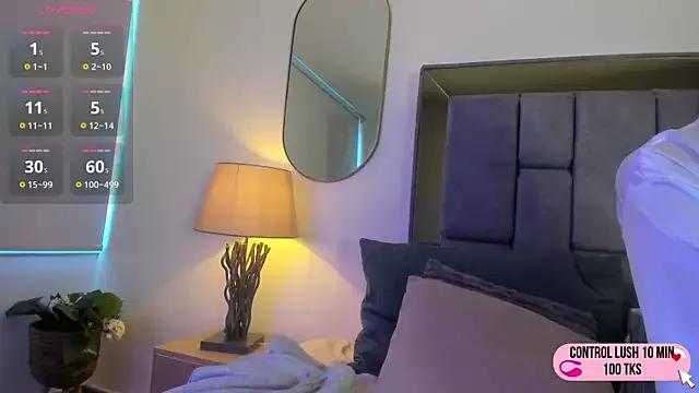 Linaa_Rosse_ from StripChat is Freechat