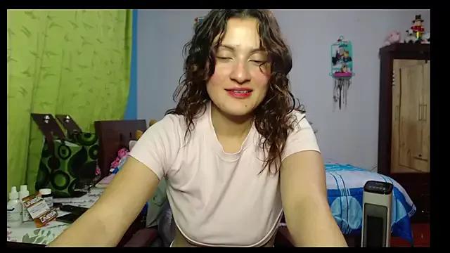 lindasyt from StripChat is Freechat
