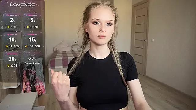lisa_barbie from StripChat is Freechat