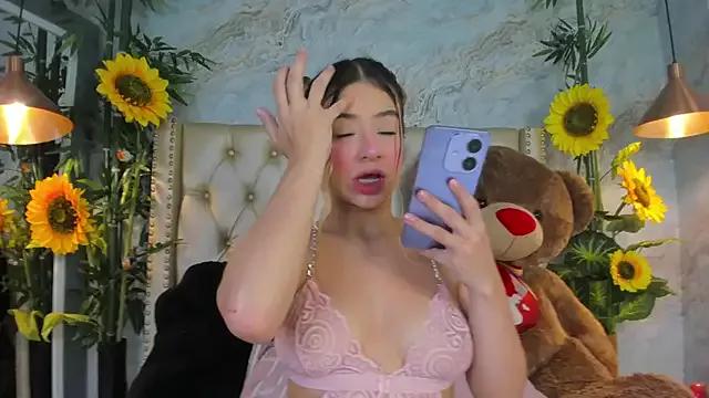 LittleeJaz from StripChat is Freechat