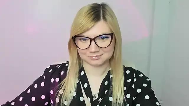 Lola_moree from StripChat is Freechat