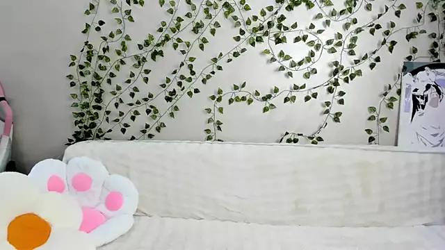 Lola_Peach from StripChat is Freechat