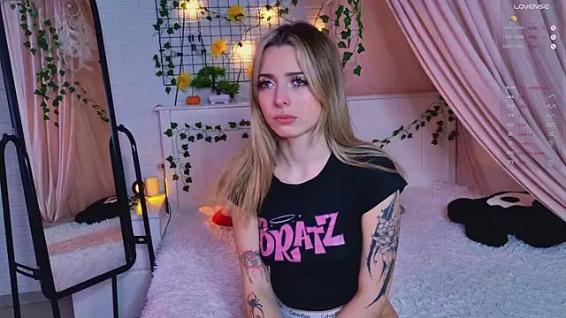 Check-out the world of girls and talk with our steaming hot slutz, bringing your desired characters to life with authentic apparel and cam streams.