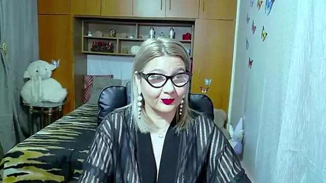 LucilleFenlys from StripChat is Freechat