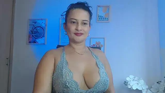 lucy_diiaz from StripChat is Freechat