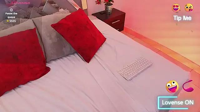 Lucy_Roouse from StripChat is Freechat