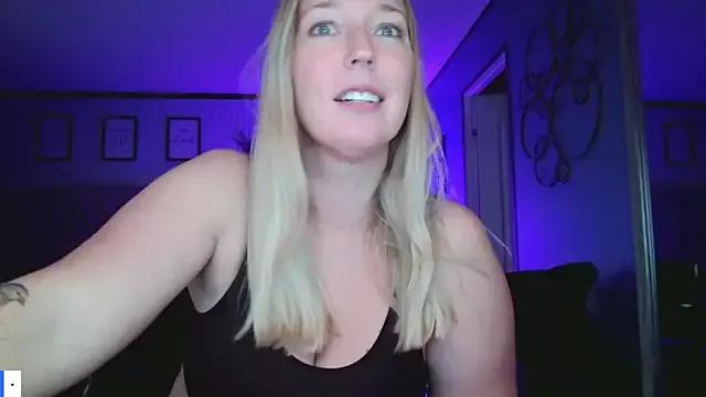 lucyallen4201 from StripChat is Freechat