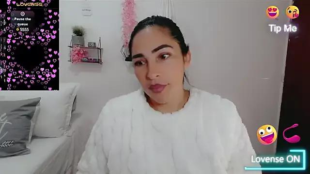 luna_lgomez_ from StripChat is Freechat