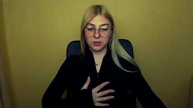 Check-out the world of girls and talk with our steaming hot slutz, bringing your desired characters to life with authentic apparel and cam streams.