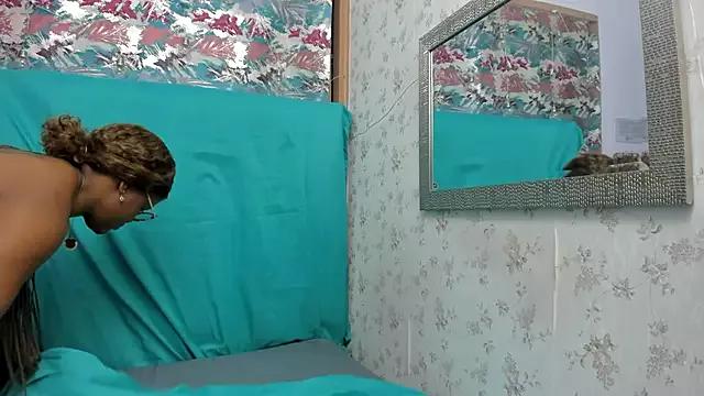 luna_lyon from StripChat is Freechat