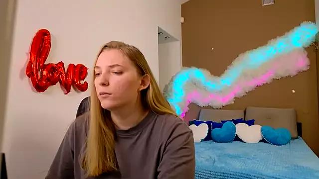 LunaSloan from StripChat is Freechat