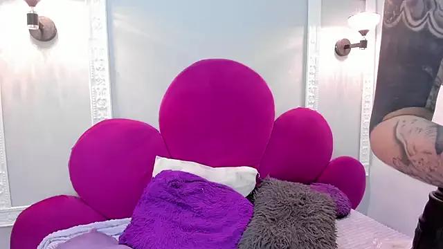 Check-out the world of girls and talk with our steaming hot slutz, bringing your desired characters to life with authentic apparel and cam streams.