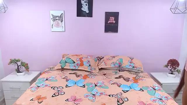 Check-out the world of girls and talk with our steaming hot slutz, bringing your desired characters to life with authentic apparel and cam streams.