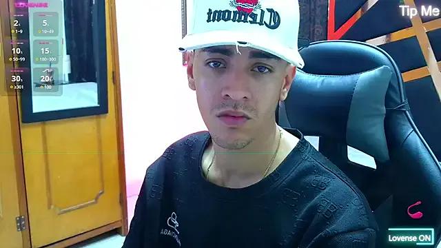 Mick_johnson from StripChat is Freechat
