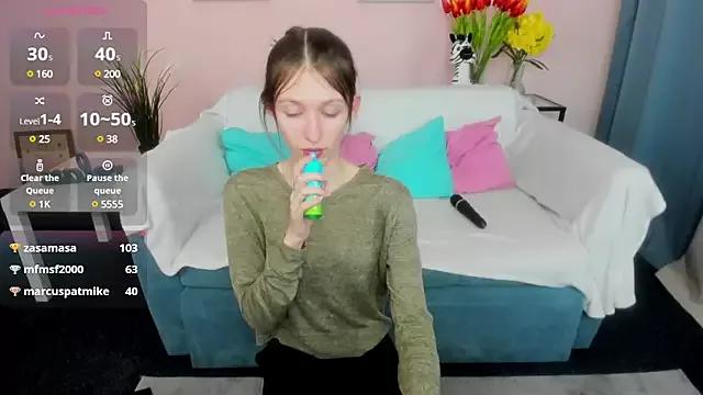 MilanaaStarr from StripChat is Freechat
