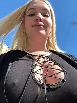 Milkyy_wway from StripChat is Freechat