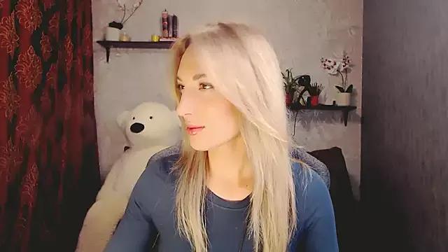 MillaXQueen from StripChat is Freechat