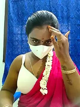mini-queen from StripChat is Freechat