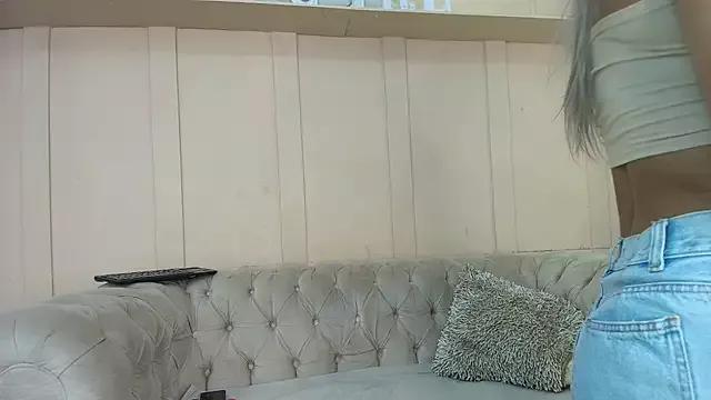 miranda_villa from StripChat is Freechat