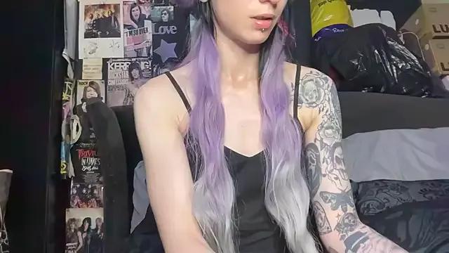 MissMidnightUK from StripChat is Freechat