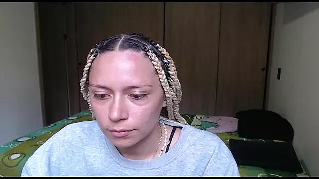MommyMiaWs from StripChat is Freechat