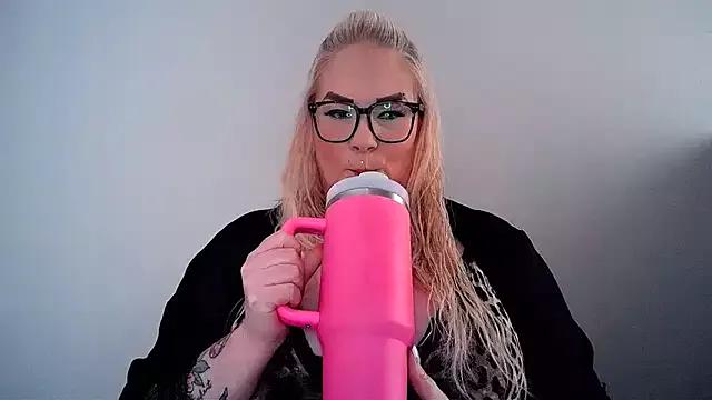 Check-out the world of girls and talk with our steaming hot slutz, bringing your desired characters to life with authentic apparel and cam streams.