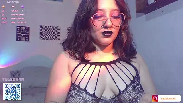 Check-out the world of girls and talk with our steaming hot slutz, bringing your desired characters to life with authentic apparel and cam streams.