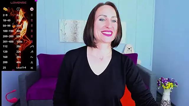 Nia_Smithh from StripChat is Freechat