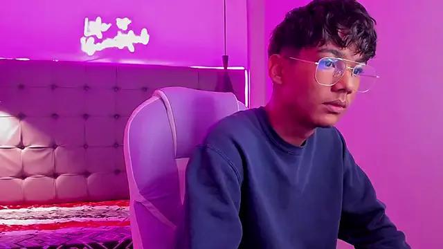 OliverTwinky from StripChat is Freechat