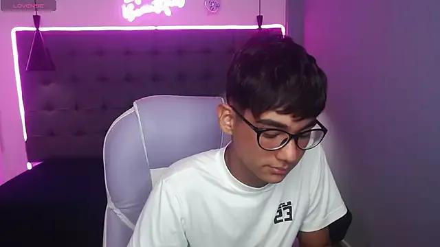 Check-out the world of girls and talk with our steaming hot slutz, bringing your desired characters to life with authentic apparel and cam streams.