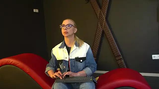 OliviaSmith from StripChat is Freechat
