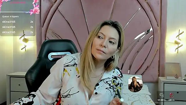 Check-out the world of girls and talk with our steaming hot slutz, bringing your desired characters to life with authentic apparel and cam streams.