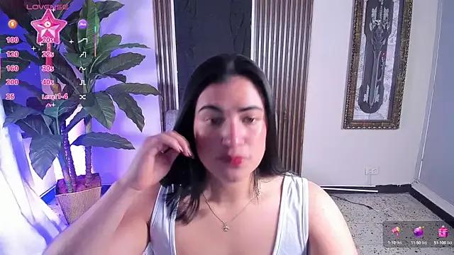 Paris_moss from StripChat is Freechat